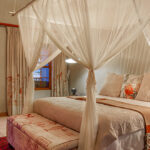 deluxe room accommodation (2)