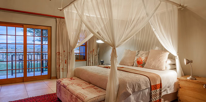 deluxe room accommodation (2)